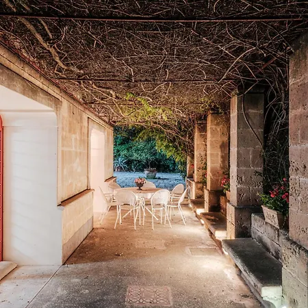 Villa Dei Glicini 8&2, Emma Grottaglie
